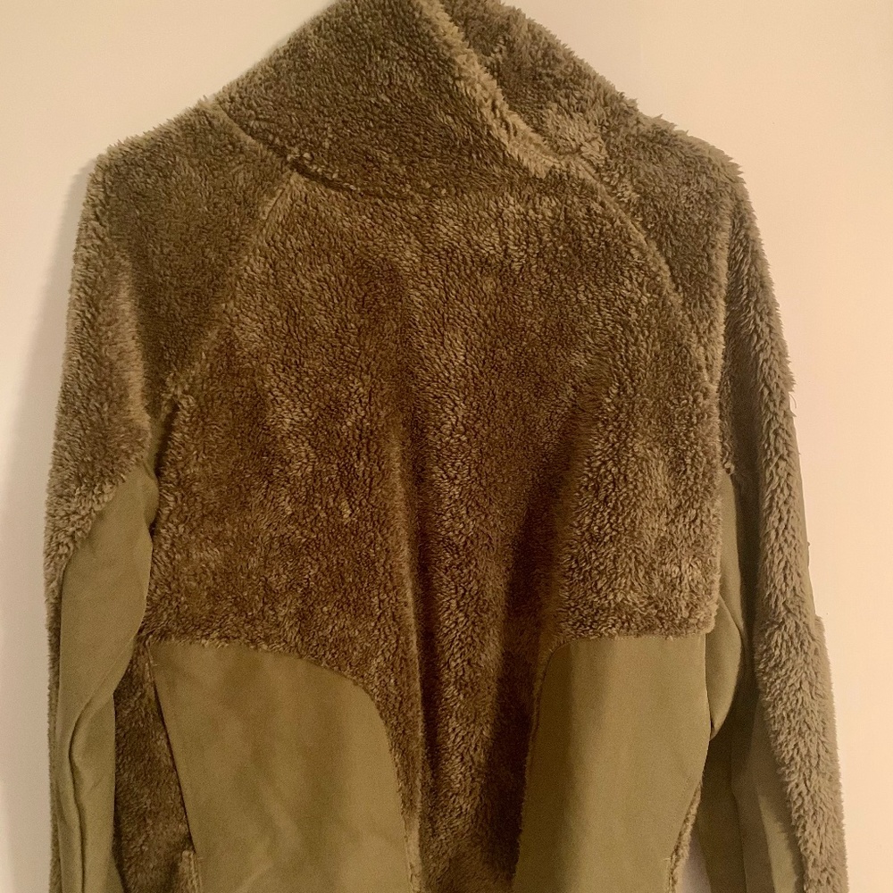 Nike Pullover  (no hood)